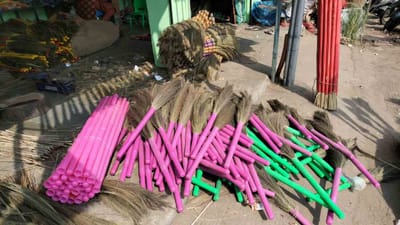 અમદાવાદ શહેરના ચંડોળા વિસ્તારમાં આવેલ સાવરણી બજારમાં તેજી આવતા છેલ્લા 15 દિવસમાં આખા વર્ષનો વેપાર થયો હોવાનું વેપારીઓ પાસેથી જાણવા મળ્યું.