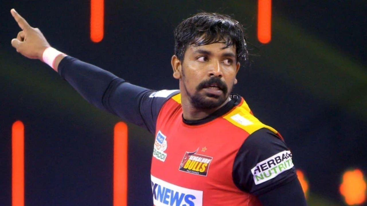 5) હરિયાણા સ્ટીલર્સ - ચંદ્રન રણજીત ચંદ્રન રણજીતને પ્રો કબડ્ડી 2023ની હરાજીમાં હરિયાણા સ્ટીલર્સ તરફથી ₹62 લાખમાં ખરીદાયો છે. રણજીત એક અનુભવી PKL પ્લેયર છે, જેણે ભૂતકાળમાં ગુજરાત જાયન્ટ્સનું સુકાન સંભાળ્યું છે. મેનેજમેન્ટે રણજીતને નેતૃત્વની જવાબદારી સોંપી શકે છે ત્યારે તે હરિયાણા ટીમનુ નેતૃત્વ કરતો જોવા મળી શકે છે.