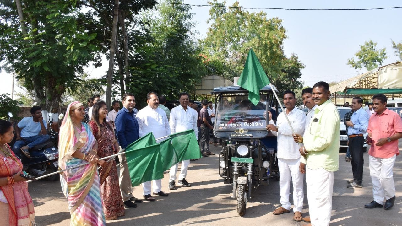 ગરબાડા ઝાલોદ અને ધાનપુર તાલુકાના કુલ 3 ગામોમાં ઘન કચરાના નિકાલ માટે રૂપિયા 7.44 લાખના ખર્ચે કુલ 3 ઈ-રિક્ષાનું વિતરણ કરવામાં આવ્યું