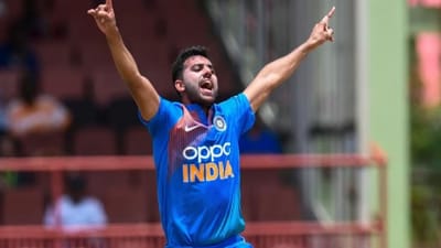 દીપક ચહરે ઓસ્ટ્રેલિયા સામે ચાલી રહેલી પાંચ મેચની T20 સિરીઝ માટે અચાનક ટીમ ઈન્ડિયામાં પ્રવેશ કર્યો છે. તમને જણાવી દઈએ કે તેને (દીપક ચહર) કયા ખેલાડીની જગ્યાએ ટીમમાં સામેલ કરવામાં આવ્યો છે.