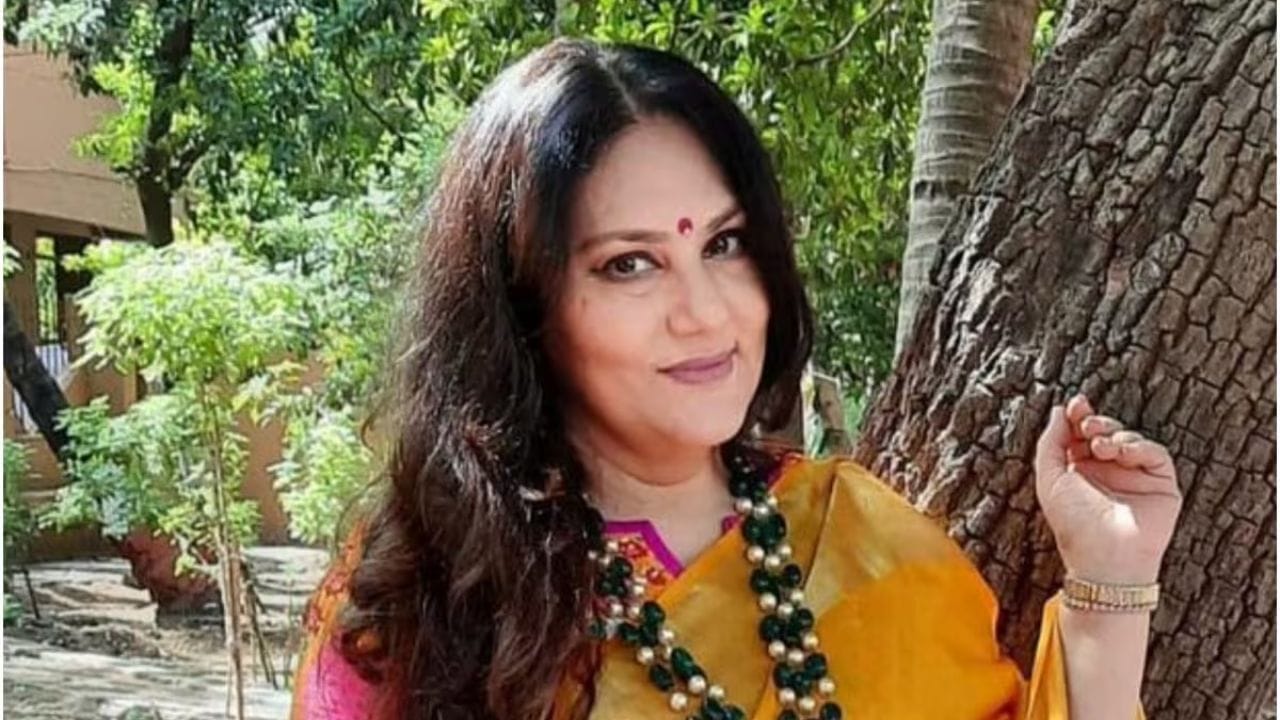 દીપિકા હવે એક્ટિંગથી દૂર છે અને કોસ્મેટિક કંપની ચલાવી રહી છે. 'રામાયણ' સિરિયલમાં 'સીતા'ના રોલને કારણે આજે પણ તેનો ફેન બેઝ ઘણો મોટો છે.
