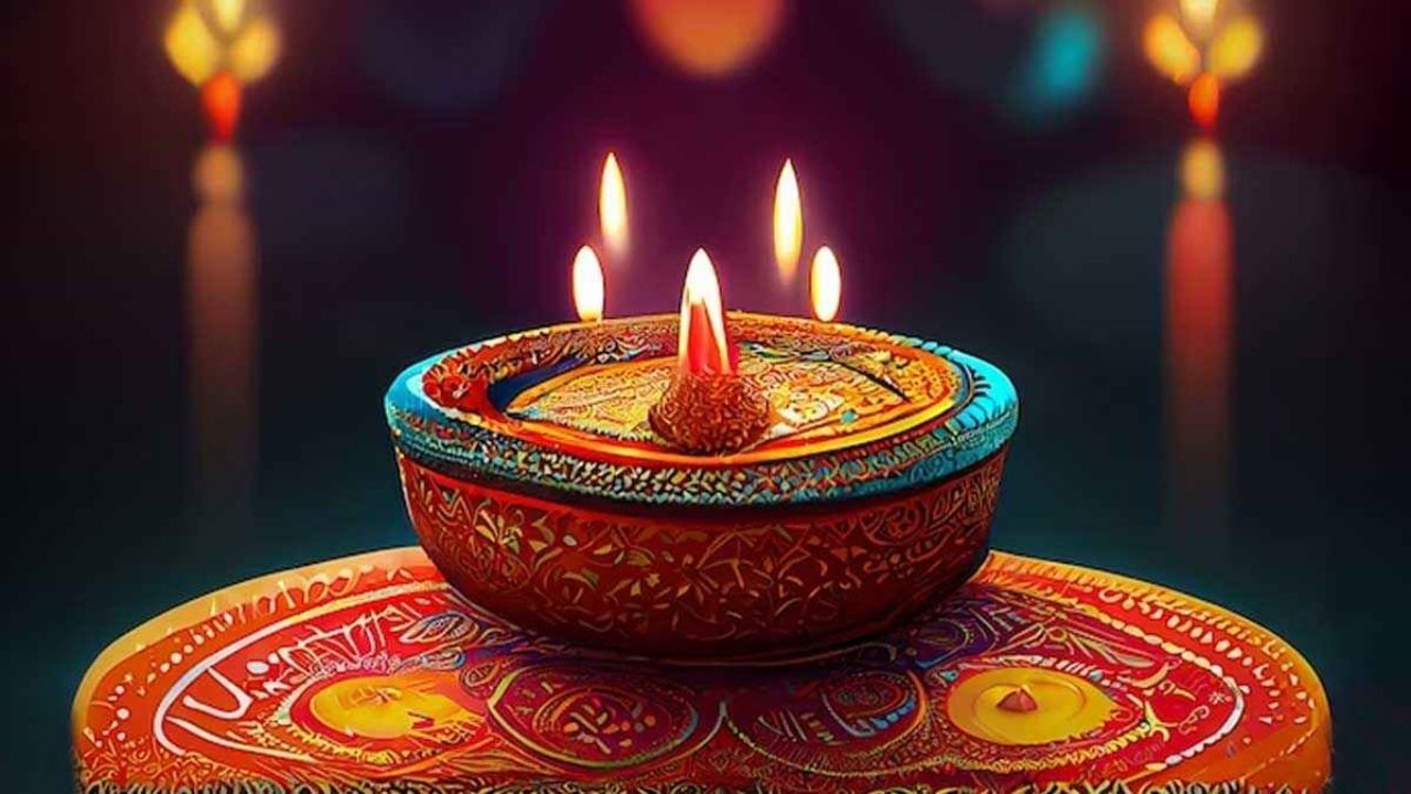 દક્ષિણ ભારતમાં ઓણમનો તહેવાર રાજા બલિની યાદમાં ઉજવવામાં આવે છે. એવું માનવામાં આવે છે કે આ દિવસે રાજા બલી પોતાના લોકોને મળવા માટે આવે છે. એટલા માટે લોકો તેમના ઘરને ફૂલોથી શણગારે છે. ફૂલોની રંગોળી બનાવે છે અને આ તહેવાર ઉજવે છે.