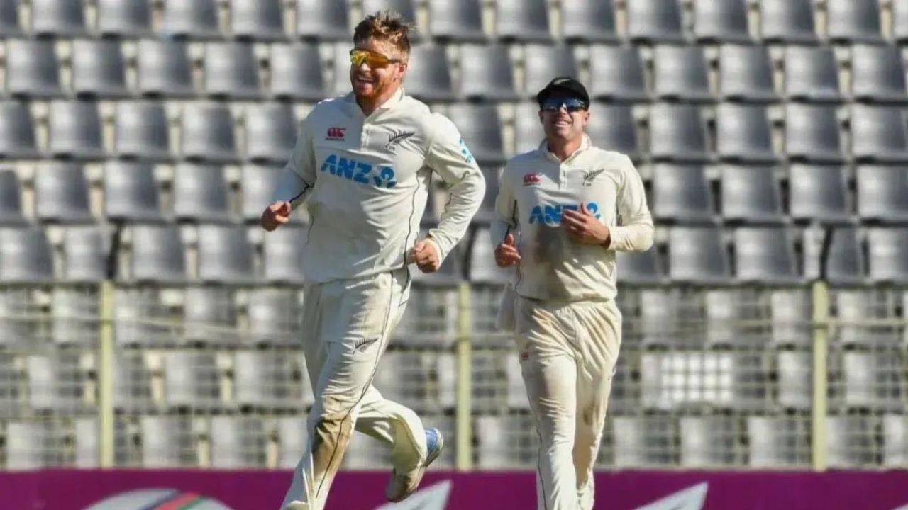  રમતનો કાયદો 41.3, અપડેટ કરવામાં આવ્યો અને 1 ઓક્ટોબર, 2022 ના રોજ અમલમાં આવ્યો, તે કહે છે કે : "કોવિડ -19 ની શરૂઆત પછી જ્યારે ક્રિકેટ ફરી શરૂ થયું, ત્યારે રમતના મોટાભાગના સ્વરૂપોમાં રમવાની શરતો લખવામાં આવી હતી જેમાં જણાવવામાં આવ્યુ હતુ કે બોલ પર લાળ લગાવવી એ યોગ્ય નથી. લાંબા સમય સુધી પરવાનગી છે. MCC ના સંશોધનમાં જાણવા મળ્યું છે કે બોલરોને સ્વિંગની માત્રા પર આનાથી ઓછી કે કોઈ અસર પડી નથી. ખેલાડીઓ બોલને પોલિશ કરવા માટે પરસેવાનો ઉપયોગ કરતા હતા, અને આ પણ એટલું જ અસરકારક હતુ.