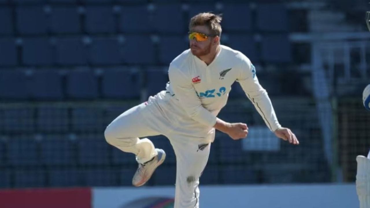 નવેમ્બર 2022 માં નેપાળ vs યુએઈ ઓડીઆઈ દરમિયાન આલીશાન શરાફુ દ્વારા બોલ પર લાળ લગાવવાનો ખેલાડીનો અગાઉનો દાખલો, નેપાળને પાંચ પેનલ્ટી રન આપવામાં આવ્યા હતા.