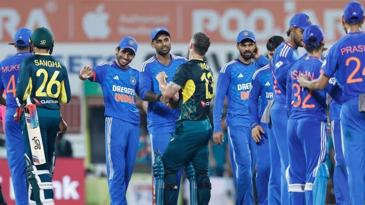 ટીમ ઈન્ડિયાએ પ્રથમ બે મેચમાં એક સરખી જ પ્લેઈંગ 11 રાખી છે, આ વચ્ચે વિશાખાપટ્ટનમમાં રમાયેલી પ્રથમ મેચમાં ભારતે જીત મેળવી હતી અને તિરુવનંતપુરમમાં રમાયેલી બીજી મેચમાં ભારતે આ જ ટીમને હરાવી હતી. આવી સ્થિતિમાં ટીમ ઈન્ડિયા તેના પ્લેઈંગ-11માં ફેરફાર કરે છે કે નહીં તે ત્રીજી મેચમાં જોવાનું રહેશે.