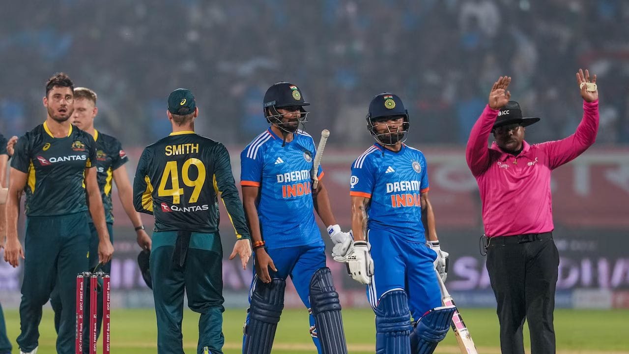 ભારતીય ટીમે ઓસ્ટ્રેલિયા સામે બીજી T20 મેચમાં 20 ઓવરમાં 235 રન બનાવ્યા હતા, જેમાં 15 રન તો એકસ્ટ્રા રન હતા, જો આ રન ના આપ્યા હોત તો ભારતનો સ્કોર 220 થયો હોત. 