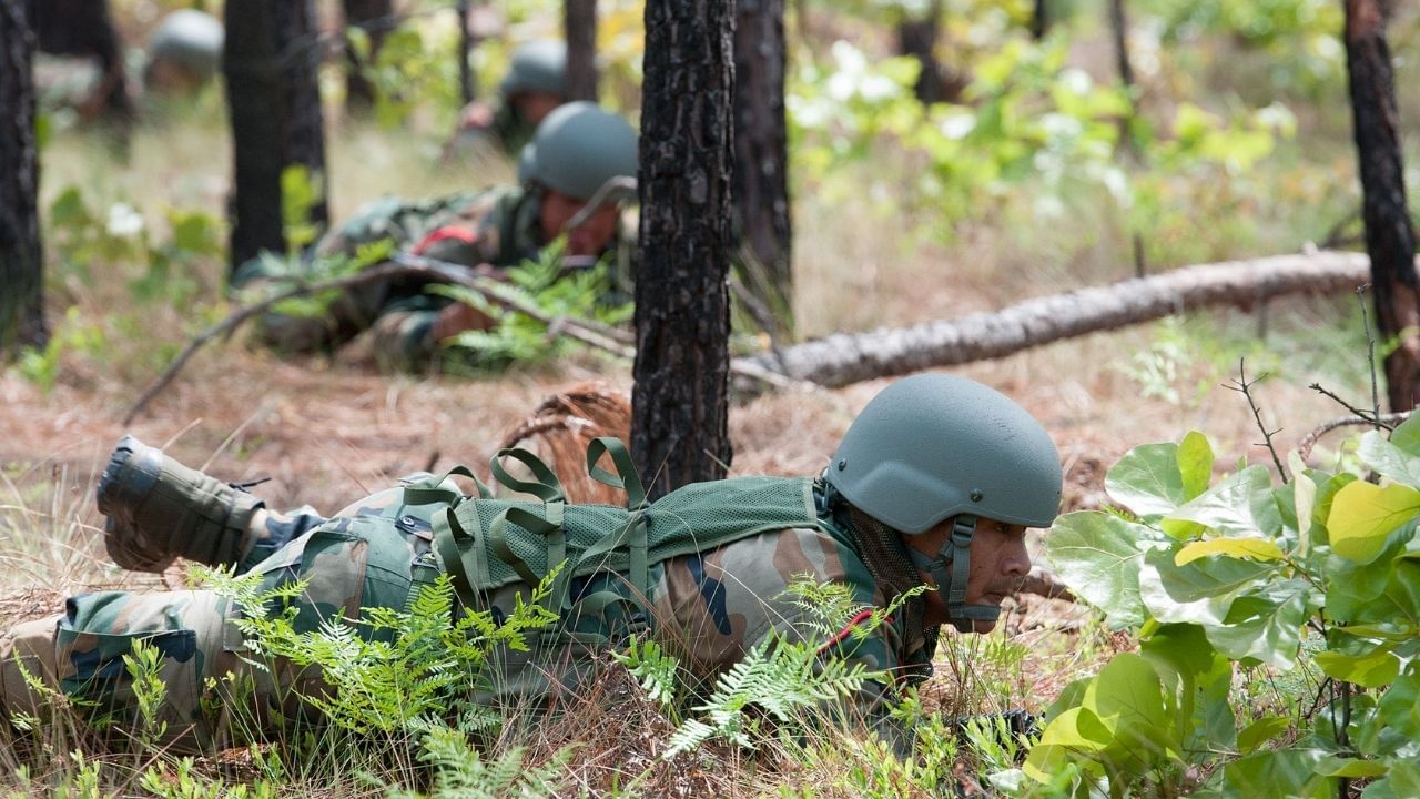 ભારતીય સૈનિકો હંમેશા ગેરીલા હુમલામાં સફળ રહ્યા છે. પ્રથમ અને બીજા વિશ્વયુદ્ધ દરમિયાન ભારતના સૈનિકોની માર્શલ આર્ટની વિશ્વભરમાં પ્રશંસા કરવામાં આવી હતી.