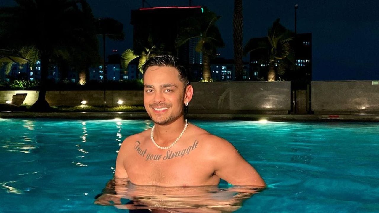 તમને જણાવી દઈએ કે, ઈશાન કિશને અત્યાર સુધીમાં ટેસ્ટમાં તેણે 1 અડધી સદી અને એક 0 ફટકારી છે. ઈશાને ODIની 27 ઈનિંગમાં 42ની એવરેજથી 933 રન બનાવ્યા હતા. તેણે 30 T20 આંતરરાષ્ટ્રીય મેચમાં 744 રન પણ બનાવ્યા છે. 5 અડધી સદી ફટકારી છે. આઈપીએલમાં 91 મેચમાં કુલ 2324 રન બનાવ્યા છે.