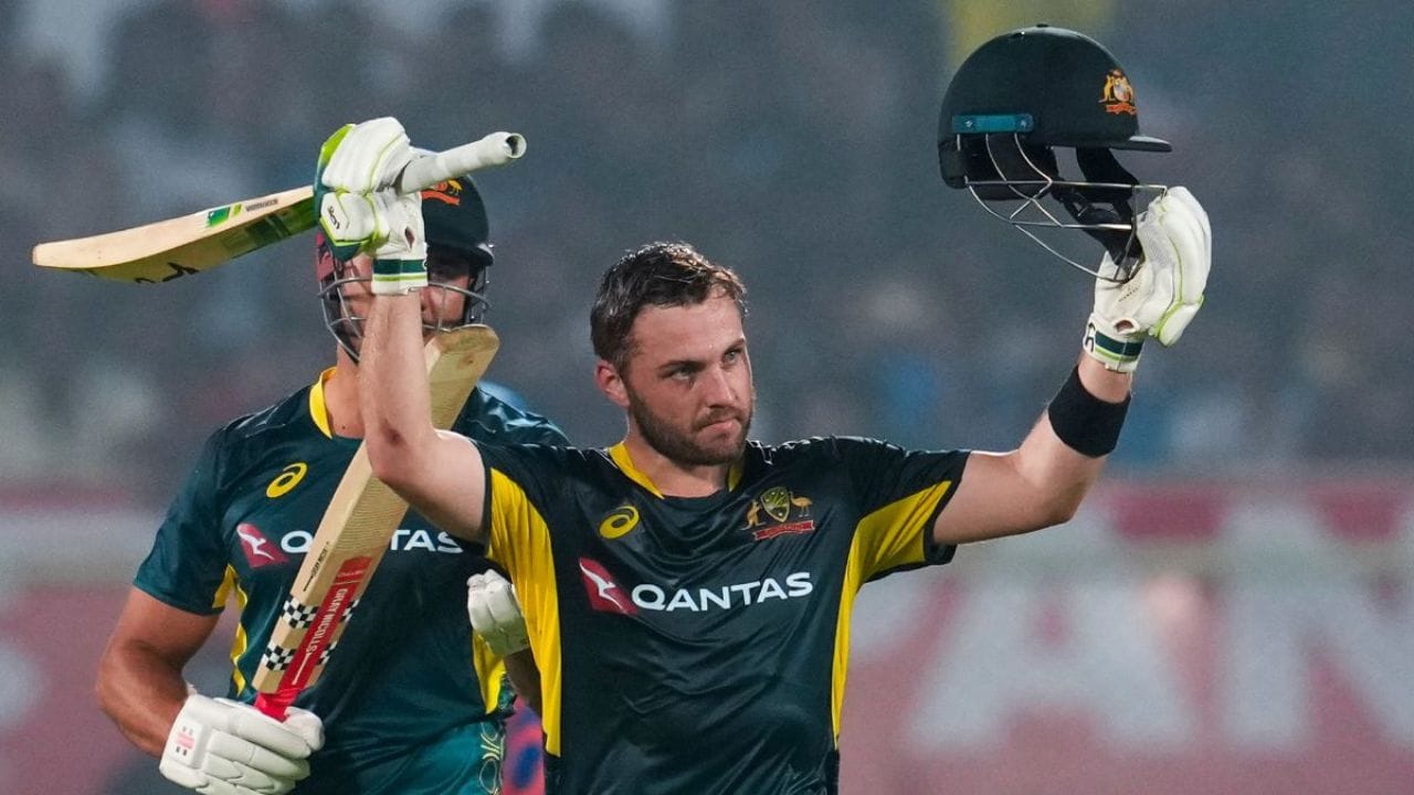 જોશ ઈંગ્લિશે ભારત સામેની મેચમાં શાનદાર શોટ ફટકાર્યા હતા. જેમાં એક શોટ રિવર્સ સ્વીપ સ્ટાઈલમાં માર્યો હતો જે સિક્સર ગયો હતો. 