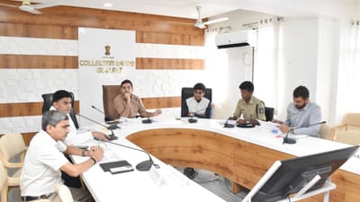 દાહોદ જિલ્લા ઇન્ચાર્જ કલેક્ટર ઉત્સવ ગૌતમના અધ્યક્ષસ્થાને જિલ્લા સંકલન-ફરિયાદ નિવારણ સમિતિની બેઠક યોજાઈ હતી. 