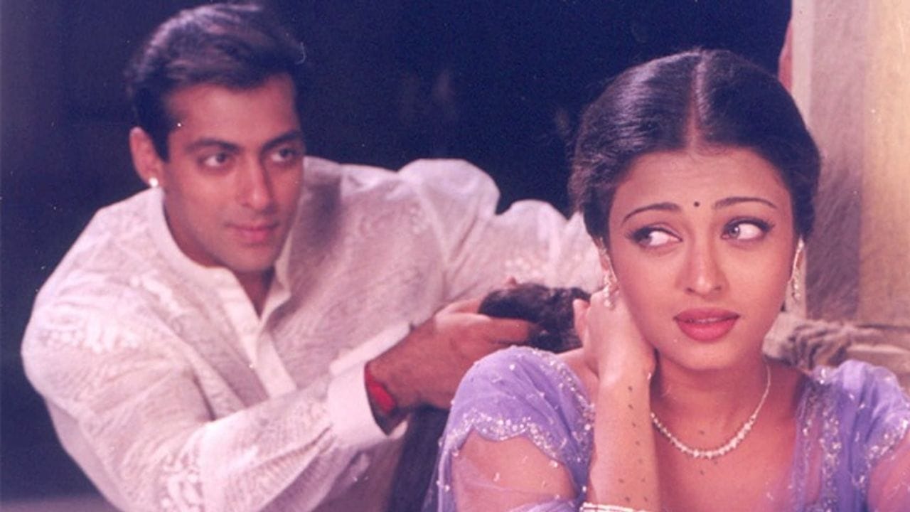 દુનિયાની સૌથી સુંદર અભિનેત્રીઓની યાદીમાં સામેલ ઐશ્વર્યા રાયની લવસ્ટોરીથી કોઈ અજાણ નથી. સલમાન ખાન સાથે તેનો સંબંધ ખૂબ જ સુંદર રીતે શરૂ થયો હતો પરંતુ આ સંબંધનો અંત ખૂબ જ ભયાનક હતો. રિપોર્ટ્સ અનુસાર, સલમાન તેના વિશે ખૂબ જ પોઝિટિવ હતો. જે બાદ આ સંબંધ ધીમે ધીમે ખતમ થવા લાગ્યો.