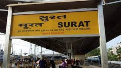 લિજેન્ડ્સ લીગ ક્રિકેટ 2023 18 નવેમ્બરથી 09 ડિસેમ્બર, 2023 સુધી ચાહકોનું ધ્યાન આકર્ષિત કરવા માટે તૈયાર છે. રાંચી, દેહરાદૂન, જમ્મુ, વિશાખાપટ્ટનમ અને સુરત જેવા વિવિધ સ્થળોએ 19 મેચો રમાશે.આ સિઝનમાં T20 ટૂર્નામેન્ટમાં 6 ટીમો ભાગ લઇ રહી છે, ટીમોનું નેતૃત્વ રમતના કેટલાક મહાન ખેલાડીઓ દ્વારા કરવામાં આવી રહ્યું છે અને ચાહકો કેટલીક રોમાંચક મેચ જોવા માટે પણ ઉત્સુક છે.