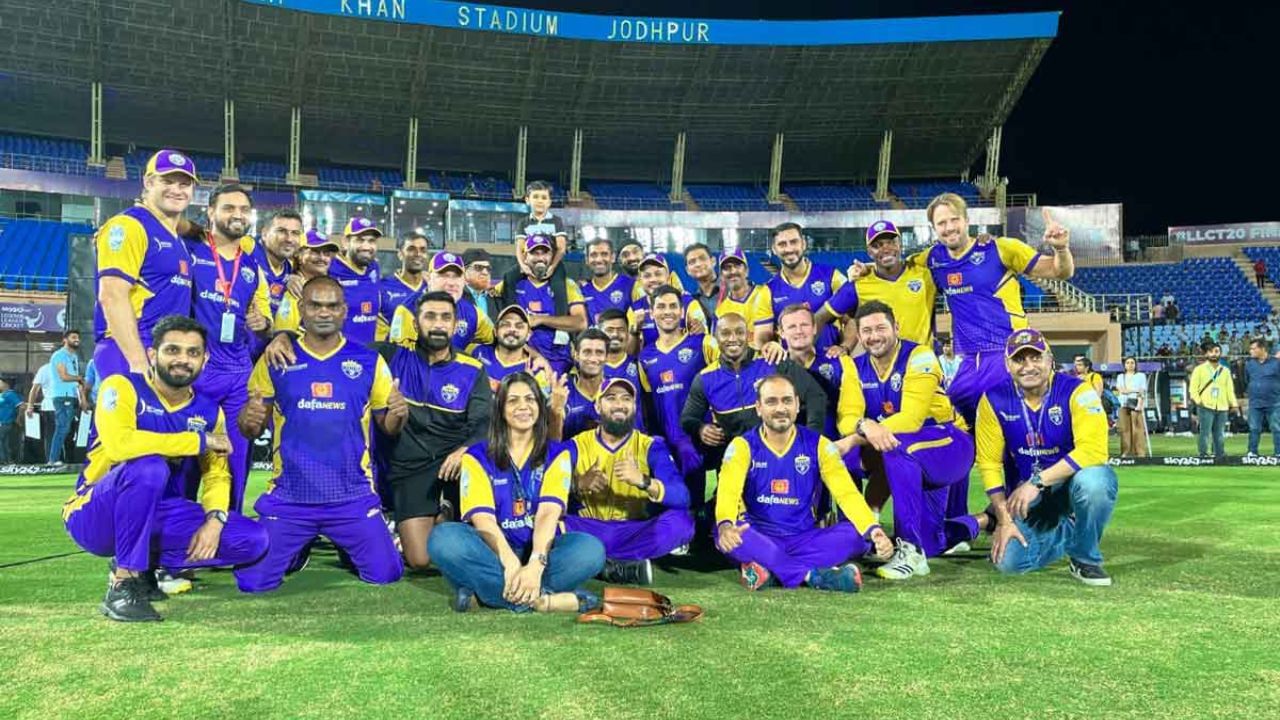 ભીલવાડા કિંગસની વાત કરીએ તો ઈરફાન પઠાણ,અનુરીત સિંહ,ક્રિસ બાર્નવેલ,રોબિન બિસ્ટ,તિલકરત્ને દિલશાન,ઈકબાલ અબ્દુલ્લા,જેસલ કારિયા,સોલોમન મીરે,જેસન મોહમ્મદ,ટિમ મુર્તાગ,યુસુફ પઠાણ,વિલિયમ પોર્ટરફિલ્ડ,ધમ્મિકા પ્રસાદ,પીનલ શાહ,રાહુલ શર્મા,રાયન સાઇડબોટમ, લેન્ડલ સિમોન્સ,ઉત્સેયા,શ્રીકાંત વાળા,શેન વોટસન