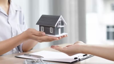 લોકો તેમની જરૂરિયાતો પૂરી કરવા માટે બેંકો પાસેથી લોન લે છે. જો તમે પણ કોઈ કામ માટે બેંક પાસેથી લોન લીધી હોય તો તમારે RBIનો આ નિયમ જાણી લેવો જોઈએ.