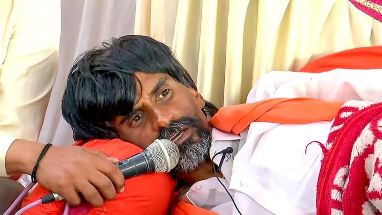 મરાઠા આરક્ષણ આંદોલન :'લિવર અને કિડનીમાં સોજો' ઉપવાસ ખતમ કર્યા બાદ મનોજ જરાંગેની તબિયત લથડી
