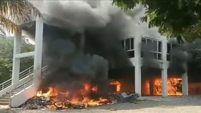 મહારાષ્ટ્રમાં ફેલાઈ મરાઠા અનામત આંદોલનની આગ, 3 જિલ્લામાં ઈન્ટરનેટ બંધ, 12 કરોડની સરકારી સંપતિને નુકસાન