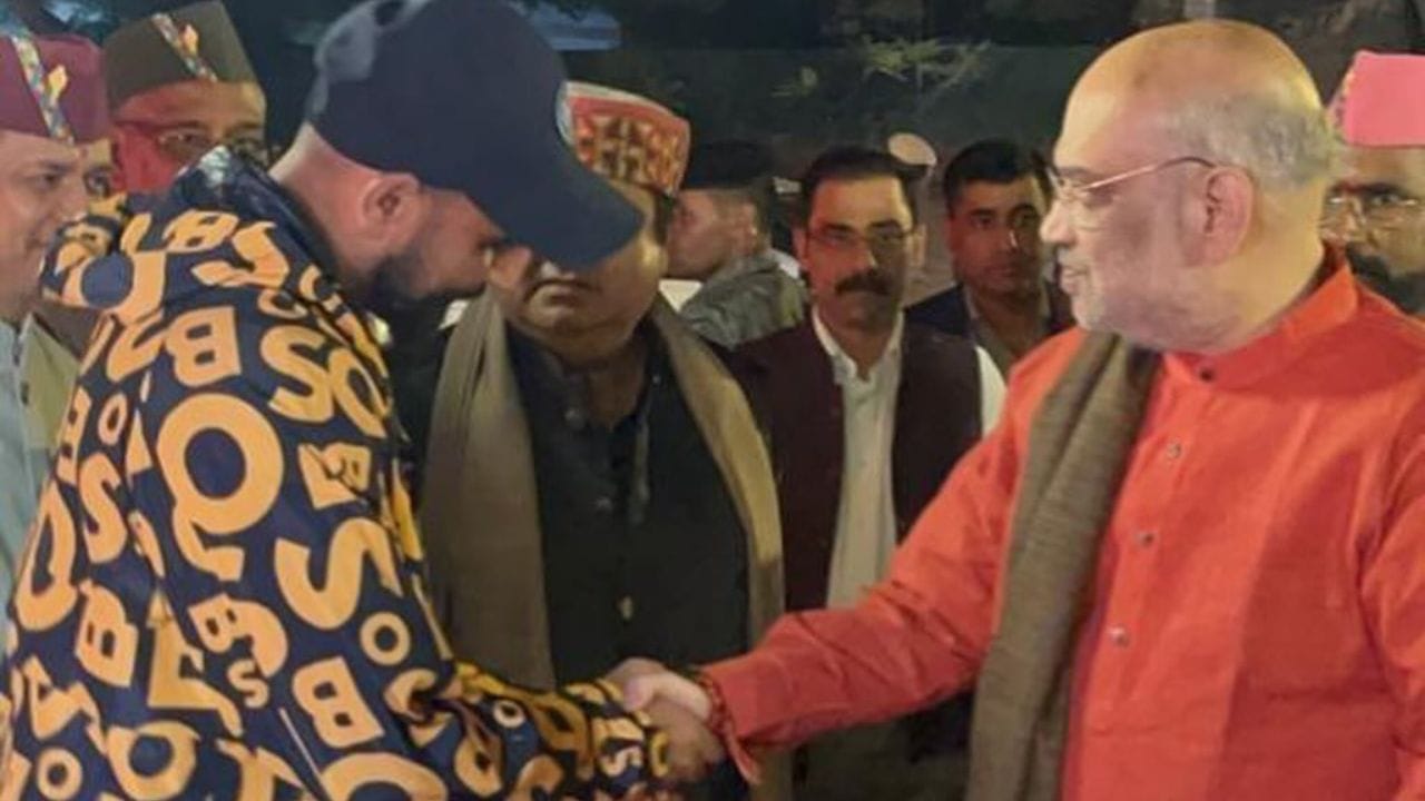 આ દરમિયાન શમી અમિત શાહને મળ્યો અને તેની કેટલીક તસવીરો ઈન્સ્ટાગ્રામ પર પોસ્ટ કરી.