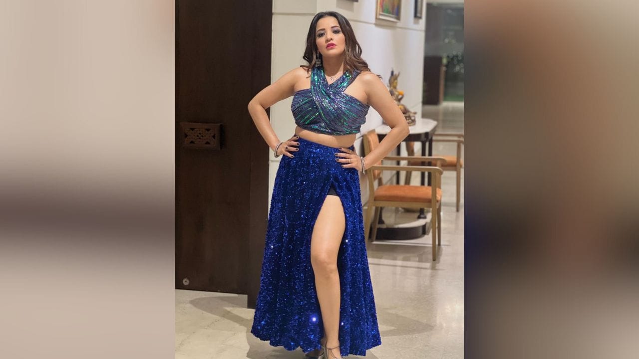 મોનાલિસાની આ તસવીરો પર તેના લાખો ફેન્સ લુકિંગ ગોર્જિયસ, સો બ્યૂટીફુલ ક્યા બાત હૈ, ક્યૂટ, હોટ, નઝર અને સરસ જેવી કોમેન્ટ કરતા જોવા મળે છે. (Image: Instagram)