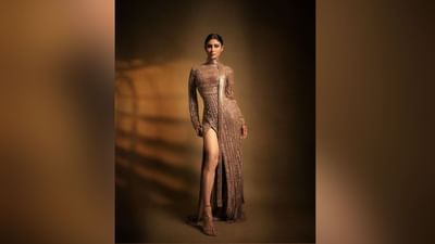 મૌની રોયે ટીવી ઈન્ડસ્ટ્રીથી પોતાના કરિયરની શરૂઆત કરી હતી. આ પછી તેણે રણબીર કપૂર અને આલિયા ભટ્ટની ફિલ્મ 'બ્રહ્માસ્ત્ર'થી બોલિવુડમાં ડેબ્યૂ કર્યું. હવે ટૂંક સમયમાં તે 'ધ વર્જિન ટ્રી' નામની ફિલ્મમાં જોવા મળવાની છે. (Image: Instagram)