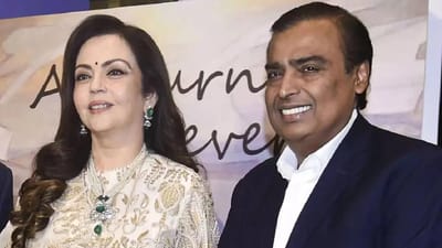 નીતા અંબાણી હંમેશા સમાચારમાં રહે છે. નીતા અંબાણી અત્યંત વૈભવી જીવનશૈલી જીવે છે. નીતા અંબાણી આજે કરોડોની સંપત્તિના માલિક છે.
