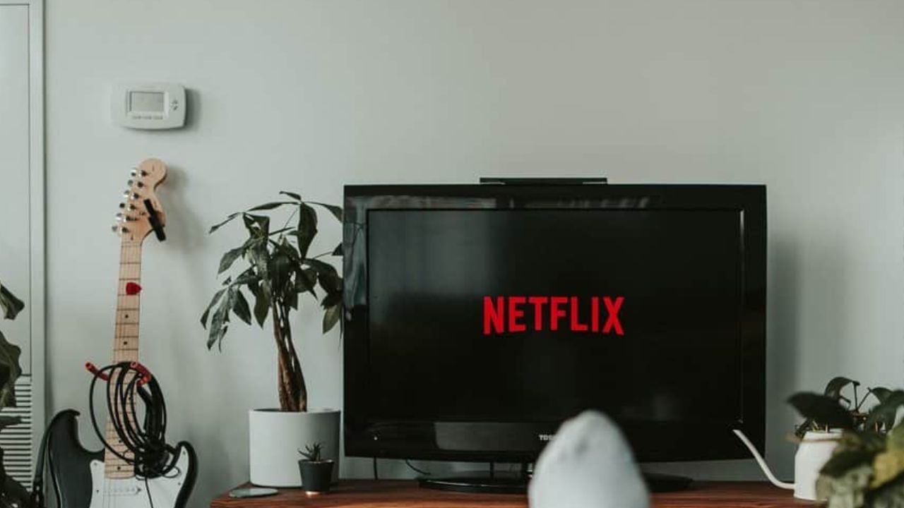 તમારી જાણકારી માટે જણાવી દઈએ કે પોપ્યુલર ઓટીટી પ્લેટફોર્મે પોતાના ટ્રાયલનું ઓપ્શન બંધ કરી દીધુ છે. એટલે તમે નેટફ્લિક્સ પર ફ્રી ટ્રાયલ એન્જોય કરી શકતા નથી. 
