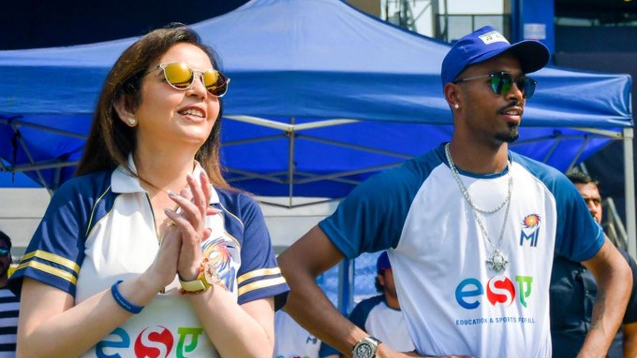 નીતા અંબાતીએ હાર્દિક પંડ્યાની વાપસી પર જણાવ્યું હતું કે, "હાર્દિકને ઘરે પરત ફવાથી અમે રોમાંચિત છીએ! અમારા મુંબઈ ઈન્ડિયન્સ પરિવાર સાથે તેનું હાર્દિક સ્વાગત છે! મુંબઈ ઈન્ડિયન્સની યુવા ટેલેન્ટથી લઈને ભારતીય ટીમનો સ્ટાર બનવા સુધી, હાર્દિક પંડ્યાએ ઘણો લાંબી સફર કરી છે અને અમે ઉત્સાહિત છીએ કે મુંબઈ ઈન્ડિયન્સ અને ભવિષ્ય તેના માટે શું છે!”