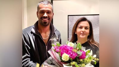 હાર્દિક પંડ્યા મુંબઈ ઈન્ડિયન્સમાં પરત ફર્યા બાદ ટીમના માલકિન નીતા અંબાણીએ તેનું જોરદાર સ્વાગત કર્યું. તેણે પંડ્યાનું આ રીતે 'હાર્દિક' સ્વાગત કર્યું . હાર્દિક પંડ્યાએ ગુજરાત ટાઈટન્સ છોડી આઈપીએલ 2024 પહેલા મુંબઈ ઈન્ડિયન્સમાં જોડાયો.