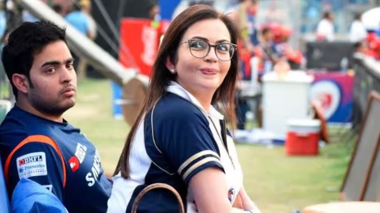 હાર્દિક પંડ્યાએ 2015માં મુંબઈ ઈન્ડિયન્સ માટે અનકેપ્ડ પ્લેયર તરીકે આઈપીએલમાં ડેબ્યૂ કર્યું હતું. આ પછી તે 2021 સુધી મુંબઈ ઈન્ડિયન્સનો ભાગ રહ્યો. હાર્દિકે તેના આઈપીએલ કરિયરમાં અત્યાર સુધી 123 મેચ રમી છે. 115 ઈનિંગ્સમાં બેટિંગ કરીને તેને 30.38ની એવરેજ અને 145.86ની સ્ટ્રાઈક રેટથી 2309 રન બનાવ્યા. આ સિવાય તેને 81 ઈનિંગ્સમાં બોલિંગ કરતા 33.26ની એવરેજથી 53 વિકેટ ઝડપી હતી.