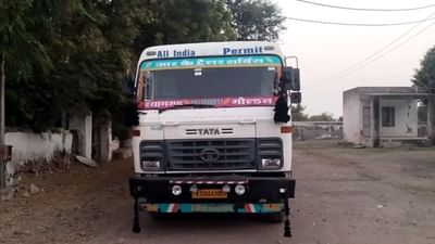 સુરેન્દ્રનગર સમાચાર: દશાડા નજીક બાઈક અને ટ્રેઈલર વચ્ચે અકસ્માત, એકનું ઘટનાસ્થળે મોત