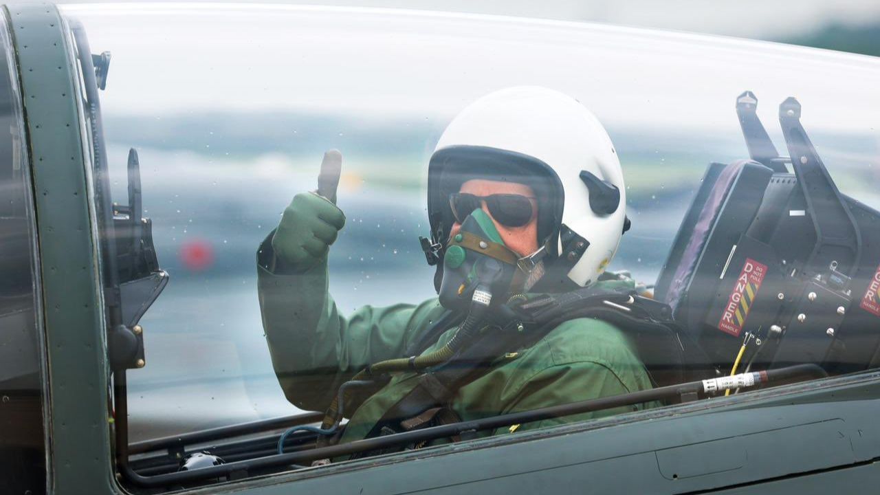 આત્મનિર્ભર ભારત પહેલના પોઝિટિવ રિઝલ્ટ જોવા મળ્યા છે, જેના કારણે વિદેશી સંરક્ષણ ખરીદી પરની નિર્ભરતા ઓછી થઈ છે. અન્ય દેશો પાસેથી સંરક્ષણ ખરીદી ખર્ચનો હિસ્સો 2018-19માં 46 ટકાથી ઘટીને ડિસેમ્બર 2022 સુધીમાં 36.7 ટકા થયો છે.