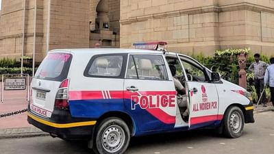 સમાજમાં કાયદો અને વ્યવસ્થા જાળવવામાં પોલીસ મહત્વની ભૂમિકા ભજવે છે, જે સમાજમાં ગુનાખોરીને અંકુશમાં રાખવાની સાથે સામાન્ય લોકોને મદદ કરે છે.