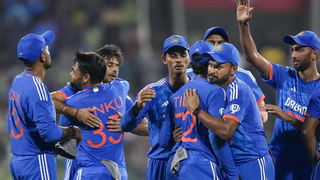 10 ડિસેમ્બરથી ભારતીય ક્રિકેટ ટીમનો સાઉથ આફ્રીકા પ્રવાસ શરુ થઈ રહ્યો છે. જેમાં ભારત અને સાઉથ આફ્રીકાની ટીમ વચ્ચે 3 ટી20, 3 વનડે અને 2 ટેસ્ટ મેચ રમાશે.