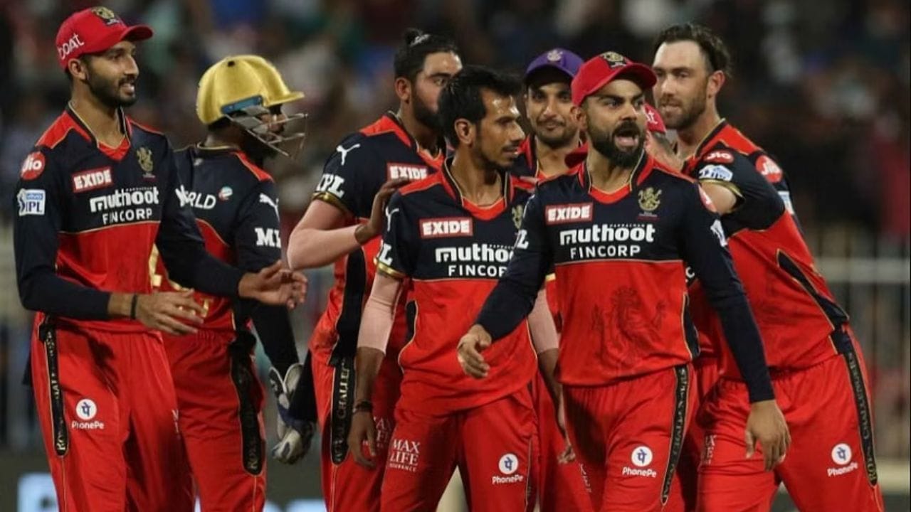 આઈપીએલ 2024ની ઓક્શન પહેલા આરસીબીએ તેના જાહેર કરાયેલા ખેલાડીઓની લિસ્ટથી હેરાન કરી દીધા છે. બોલ્ડ આર્મીએ તેના ઘણા મેચ વિનિંગ ખેલાડીઓને બહાર પાડ્યા છે. 