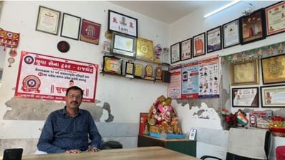 તમારા શુભ પ્રસંગે અને તહેવારમાં મહિલાઓ હજારો રૂપિયા સાડી પાછળ ખર્ચ કરતા હોય છે પણ હવે હજારો રૂપિયાની સાડી તમને પ્રસંગમાં પહેરવા માટે ફ્રીમાં મળશે. રાજકોટમાં એક સાડીની લાયબ્રેરી શરૂ કરવામાં આવી છે.જ્યાંથી તમે સાડી ફ્રીમાં પહેરવા માટે લઈ જઈ શકો છો.