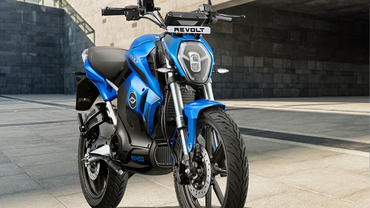 આ જ રીતે રિવોલ્ટ RV400 બાઈકના લિમિટેડ એડિશનની વાત કરીએ તો મધ્યપ્રદેશના ઈંદોરમાં ઓન રોડ પ્રાઈસ 1.47 લાખ રૂપિયા છે. 