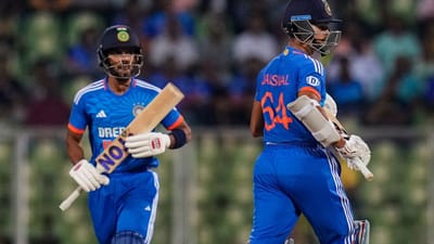 તિરુવનંતપુરમમાં ઓસ્ટ્રેલિયા સામેની બીજી T20 મેચમાં ટોસ હાર્યા બાદ ભારતીય કેપ્ટન સૂર્યકુમાર યાદવે જણાવ્યું હતું કે તિરુવનંતપુરમમાં તે પહેલી બોલિંગ કરવાનો વિચારી રહ્યો હતો. પરંતુ ટોસ હારવાને કારણે ભારતે બેટિંગ લેવી પડી. 