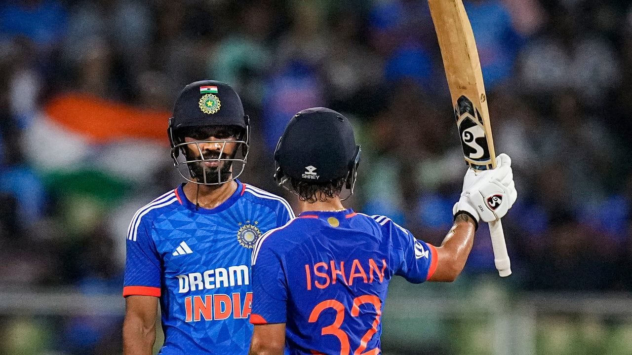 પહેલી મેચની વાત કરવામાં આવે તો ભારત અને ઓસ્ટ્રેલિયા વચ્ચેની પહેલી T20 મેચમાં ઋતુરાજ ગાયકવાડ 0 રન પર આઉટ થયો હતો. 