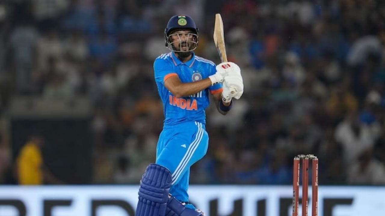 ઋતુરાજ ગાયકવાડ ભારત અને ઓસ્ટ્રેલિયા વચ્ચેની ત્રીજી T20 મેચમાં ધમાકેદાર પ્રદર્શન સાથે 57 બોલમાં 123 રન કર્યા.  જેમાં 13 ફોર અને 7 સિક્સ ફટકારી હતી. 