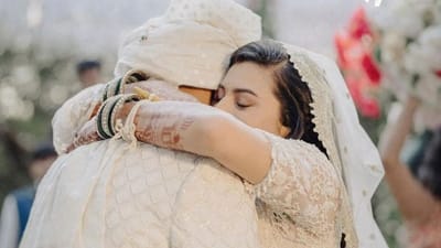 ઋતુરાજ ગાયકવાડ અને ઉત્કર્ષા પવાર સાથે 3 જૂન 2023ના રોજ તે લગ્ન બંધનમાં બંધાયો હતો.