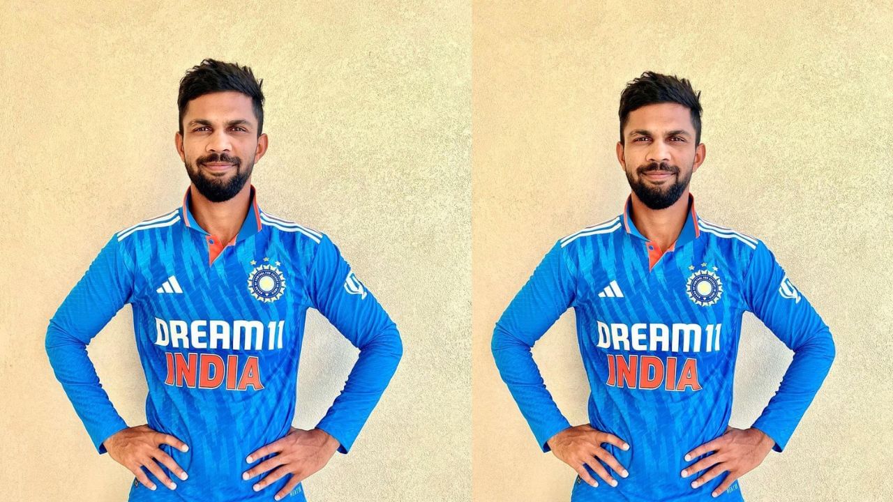 2018-19ની સીઝન રૂતુરાજ માટે ખૂબ જ ખાસ હતી, કારણ કે તેણે રણજી અને વિજય હજારે ટ્રોફી બંનેમાં શાનદાર પ્રદર્શન કર્યું હતું, જેણે તેને ભારત A ટીમમાં સ્થાન મેળવવામાં મદદ કરી હતી. 2018-19 દેવધર ટ્રોફીમાં ભારત-બી ટીમમાં સામેલ કરવામાં આવ્યો હતો. જ્યારે ડિસેમ્બર 2018માં તેને 2018 ACC ઇમર્જિંગ ટીમ્સ એશિયા કપ માટે ભારતીય ટીમમાં પસંદ કરવામાં આવ્યો હતો.