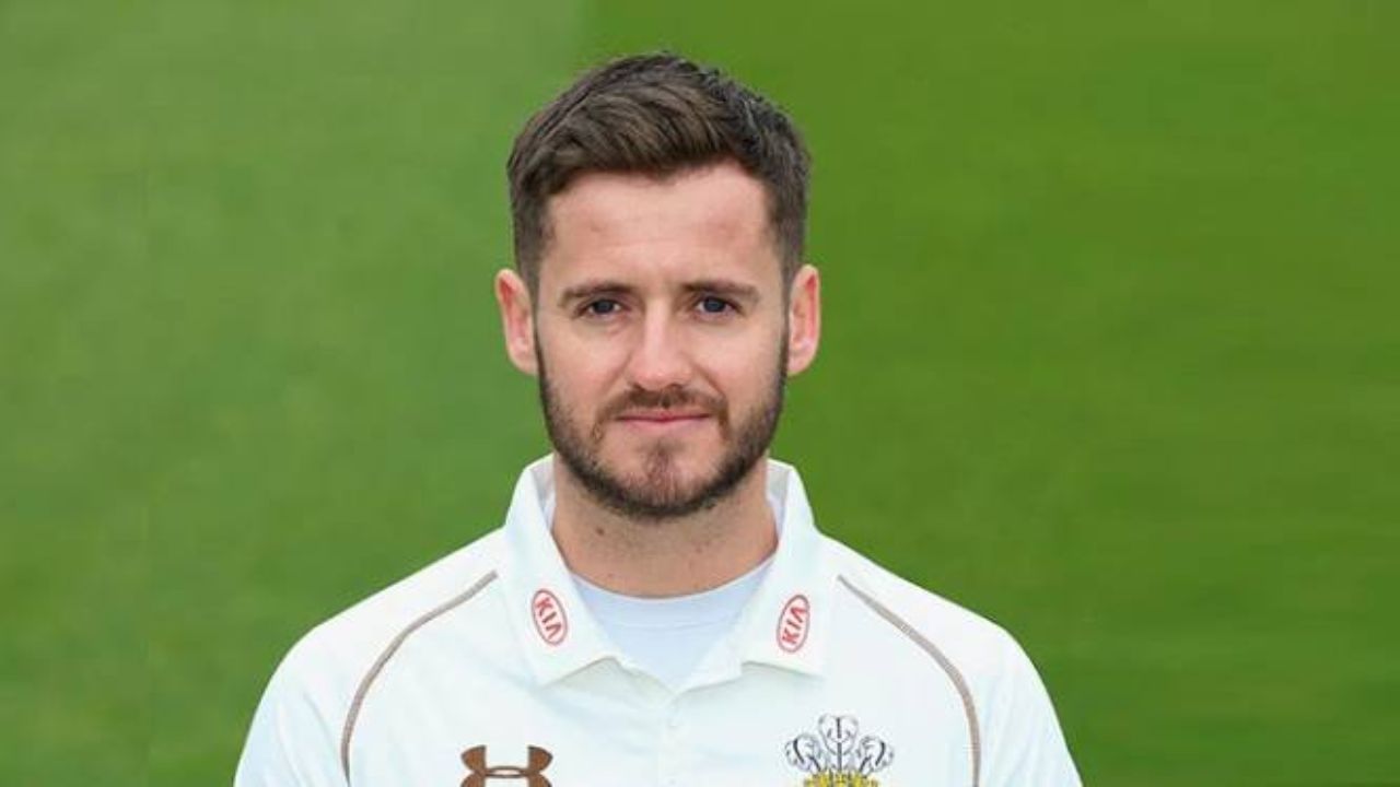 સ્ટીવન ડેવિસ - હીથ ડેવિસ પહેલા ઈંગ્લેન્ડના ભૂતપૂર્વ વિકેટકીપર સ્ટીવન ડેવિસે પણ 2011માં ખુલાસો કર્યો હતો કે તે ગે છે.