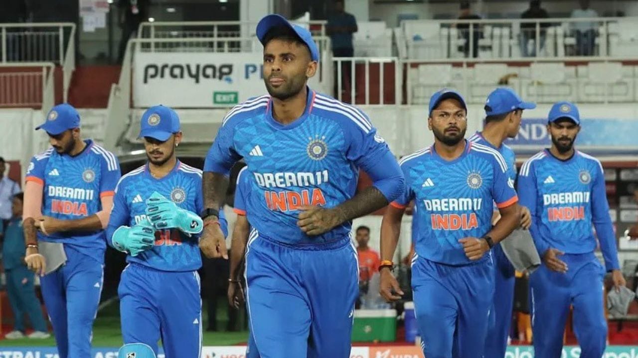 આ 60 રનની વેલ્યુ સૂર્યકુમાર યાદવના ટી 20 ઈન્ટરનેશનલ કરિયર માટે ખુબ જ મહત્વ છે. જેમાં સૂર્યકુમાર ટોપ લિસ્ટમાં પણ સામેલ થઈ શકે છે. અત્યારસુધી માત્ર 3 ભારતીય ક્રિકેટરોના નામ આ સ્થાન પર જોવા મળતા હતા. અમે જે લિસ્ટની વાત કરી રહ્યા છીએ તે ટી 20 ઈન્ટરનેશનલમાં 2000 કે પછી તેનાથી વધારે રન બનાવનાર ભારતીય બેટ્સમેનનું લિસ્ટ છે.