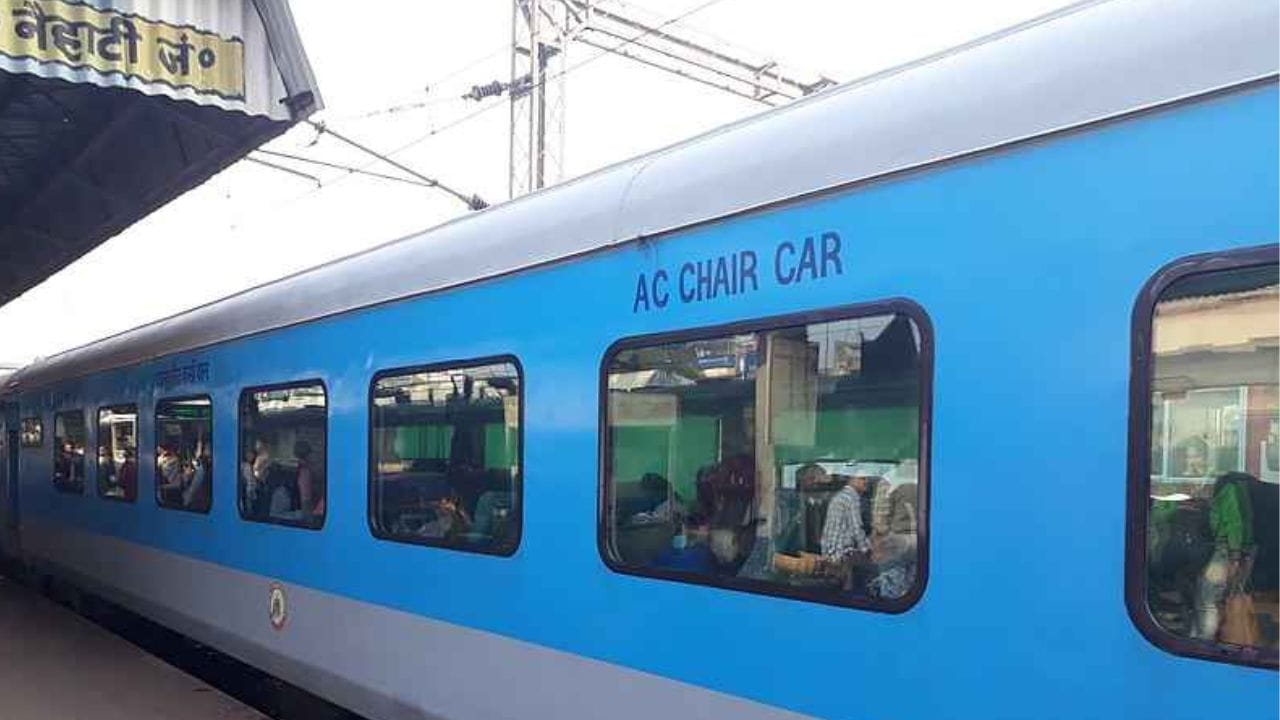 બાંગ્લાદેશ જવા માટે ખાસ વિઝા જરૂરી છે અને વિઝા મંજૂર થયા પછી જ તમે આ ટ્રેનોમાં મુસાફરી કરી શકો છો. આ માટે પાસપોર્ટ અને વિઝા જરૂરી છે અને તમે ટ્રેન રૂટના સ્ટેશન પર જઈને જ તેની ટિકિટ ખરીદી શકો છો.