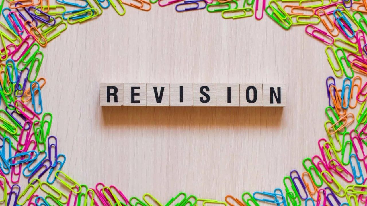 પરીક્ષાની તૈયારી માટે હંમેશા પ્લાન તૈયાર રાખો. જેથી તમે તે મુજબ તૈયારી કરી શકો. યુપીએસસીનો અભ્યાસક્રમ અઘરો છે તેથી તેને એકવાર વાંચીને તૈયારી કરવી શક્ય નથી. આ માટે તમારે વારંવાર રિવાઇઝ કરવાની જરૂર છે. તમે જેટલું વધારે રિવાઇઝ કરશો, સિલેબસ પર તમારી પકડ એટલી જ મજબૂત થશે.