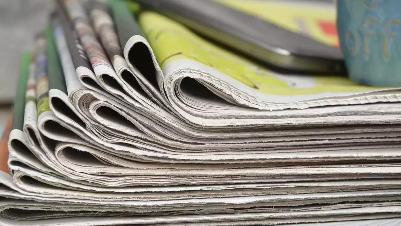 UPSC પરીક્ષા પાસ કરવા માટે સમાચારપત્રો વાંચવું એ એક શ્રેષ્ઠ ટેવ છે. UPSC ઉમેદવારો માટે સમાચારપત્રો વાંચવું ખૂબ જ મહત્વપૂર્ણ માનવામાં આવે છે. મોટાભાગના UPSC ઉમેદવારો દેશ-દુનિયાની ખબરોથી માહિતગાર રહેવા માટે ટીવી9 નેટવર્ક સાથે જોડાયેલા રહે છે.