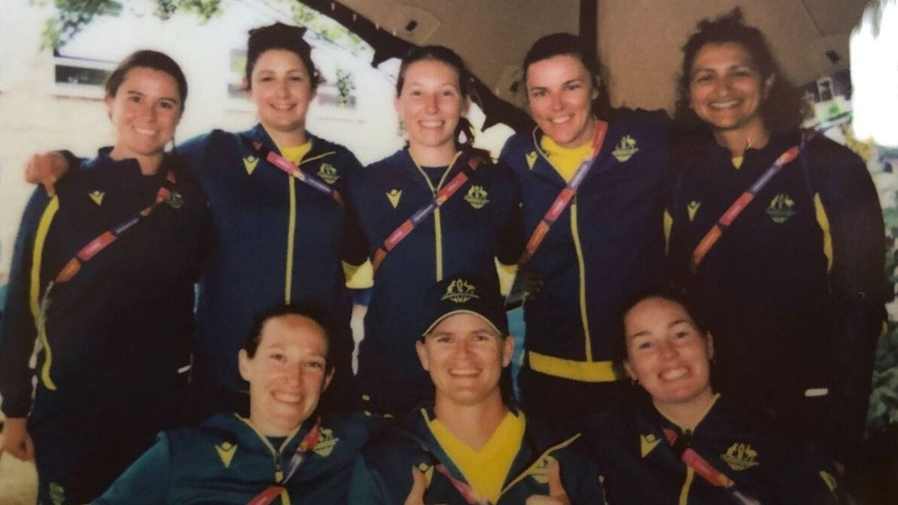 ઉર્મિલાએ કાર્નેગી મેલોન યુનિવર્સિટીમાંથી BBA કર્યું અને બાદમાં ઓસ્ટ્રેલિયાની મહિલા ક્રિકેટ ટીમના મેનેજર તરીકે કામ કર્યું. ફૂટબોલ વર્લ્ડ કપને ધ્યાનમાં રાખીને થોડા મહિનાઓ માટે ક્રિકેટમાંથી બ્રેક લીધા પછી, તેણે કતારમાં ફૂટબોલ સ્ટેડિયમના સંચાલનની જવાબદારી લીધી. આ પછી ઓસ્ટ્રેલિયા પરત ફરી હતી. 