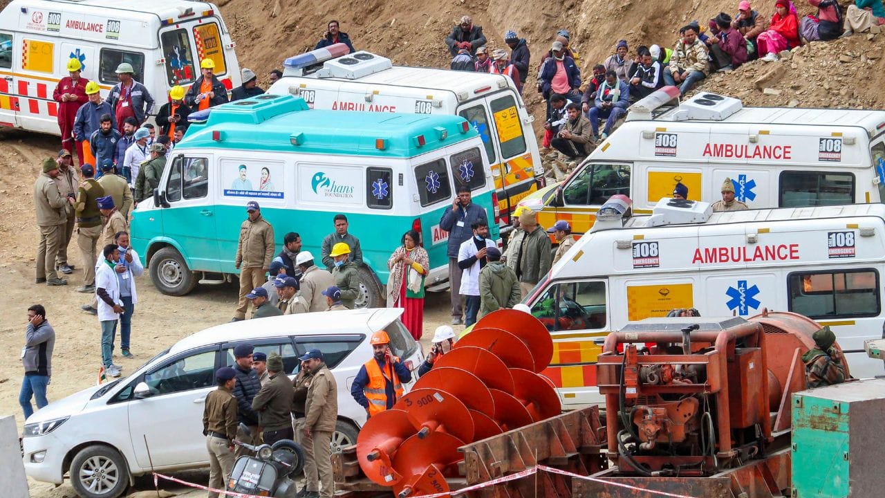 આ ઉપરાંત ટનલની બહાર 41 એમ્બ્યુલન્સ સ્ટેન્ડ બાય છે. ચિન્યાલીસૌરમાં કોમ્યુનિટી હેલ્થ સેન્ટરમાં 41 બેડનો વિશેષ વોર્ડ બનાવવામાં આવ્યો છે.