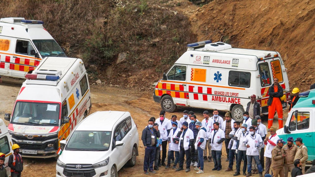 ટનલમાં બનેલી મીની હોસ્પિટલમાં આવશ્યક દવાઓ, ઓક્સિજન સિલિન્ડર જેવી ઇમરજન્સી વસ્તુઓ પણ ઉપલબ્ધ છે.ડોક્ટરોને સ્ટેન્ડબાય પર રાખવામાં આવ્યા છે. 