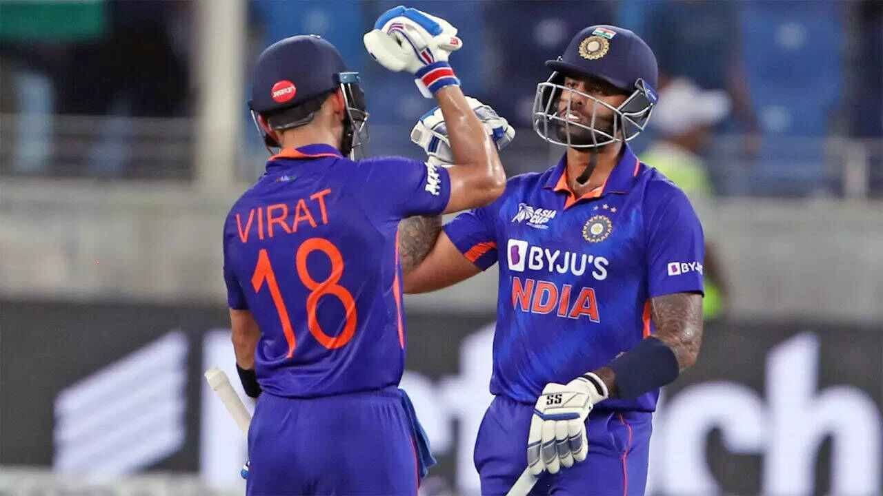 સૂર્યકુમાર યાદવે રોહિત શર્માનો રેકોર્ડ તોડ્યો હતો. રોહિત 148 ટી 20 મેચમાં 12 વખત પ્લેયર ઓફ ધ મેચ બન્યો છે, જ્યારે સૂર્યકુમારે 54 મેચમાં આ સ્થાન હાંસલ કર્યું છે. આ લિસ્ટમાં સૌથી ટોપ પર વિરાટ કોહલી છે. વિરાટે 115 મેચમાં 15 વખત આ એવોર્ડ જીત્યો છે. સૂર્યકુમાર પાસે આ સિરીઝમાં વિરાટને પાછળ છોડીને ભારતીય ટી20માં ટોચ પર પહોંચવાની તક છે.