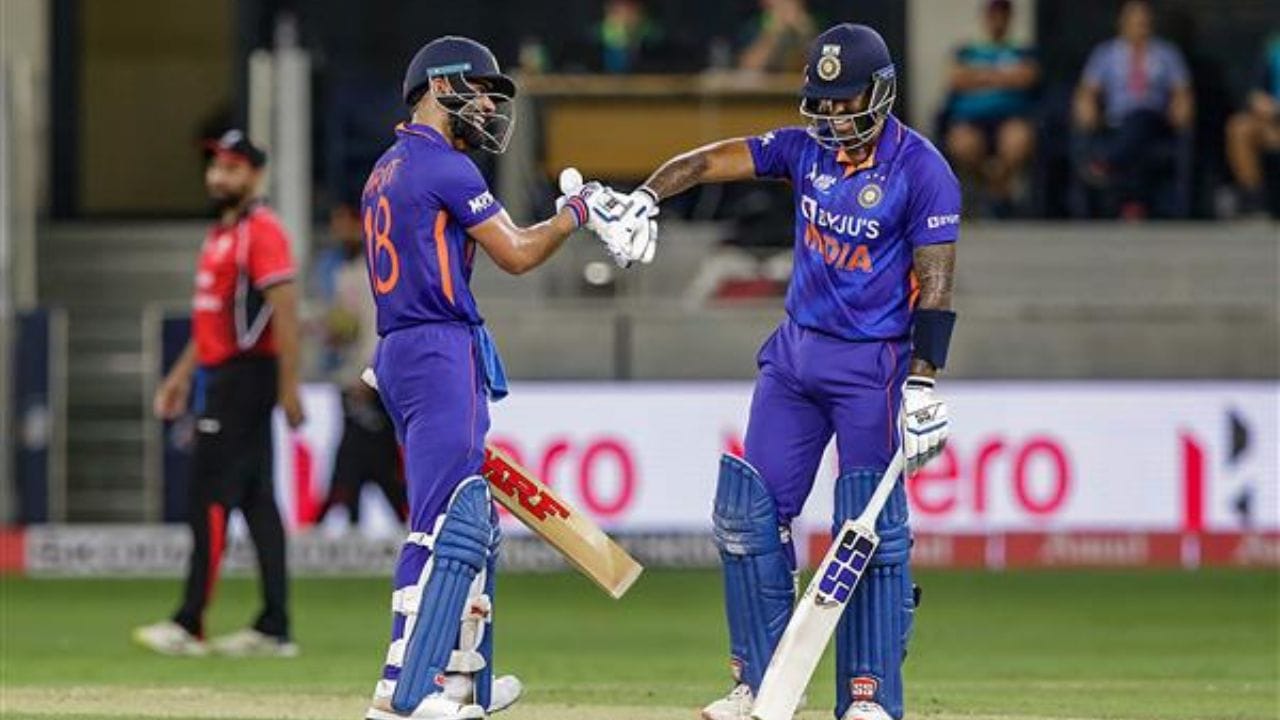 સૂર્યકુમાર યાદવ ટી20 ઈન્ટરનેશનલ ક્રિકેટમાં કેપ્ટનશીપની શરૂઆત કરતી વખતે આ એવોર્ડ જીતનાર બીજો ભારતીય છે. આ પહેલા ફાસ્ટ બોલર જસપ્રિત બુમરાહે આ સિદ્ધિ મેળવી હતી. બુમરાહને આ વર્ષે આયર્લેન્ડ પ્રવાસ પર કેપ્ટન બનાવવામાં આવ્યો હતો ત્યાં તેને શાનદાર બોલિંગ કરી હતી. કેપ્ટન તરીકે ડેબ્યૂ મેચમાં બેસ્ટ ઈનિંગ રમનાર ભારતીય ખેલાડી પણ સૂર્યા બની ગયો છે. આ પહેલા આ રેકોર્ડ કેએલ રાહુલના નામે હતો જેણે અફઘાનિસ્તાન સામે 62 રનની ઈનિંગ રમી હતી.